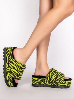 UGG Maxi Slide Tiger Print Sandals Sheepskin Slip On Platforms Key Lime Size 6